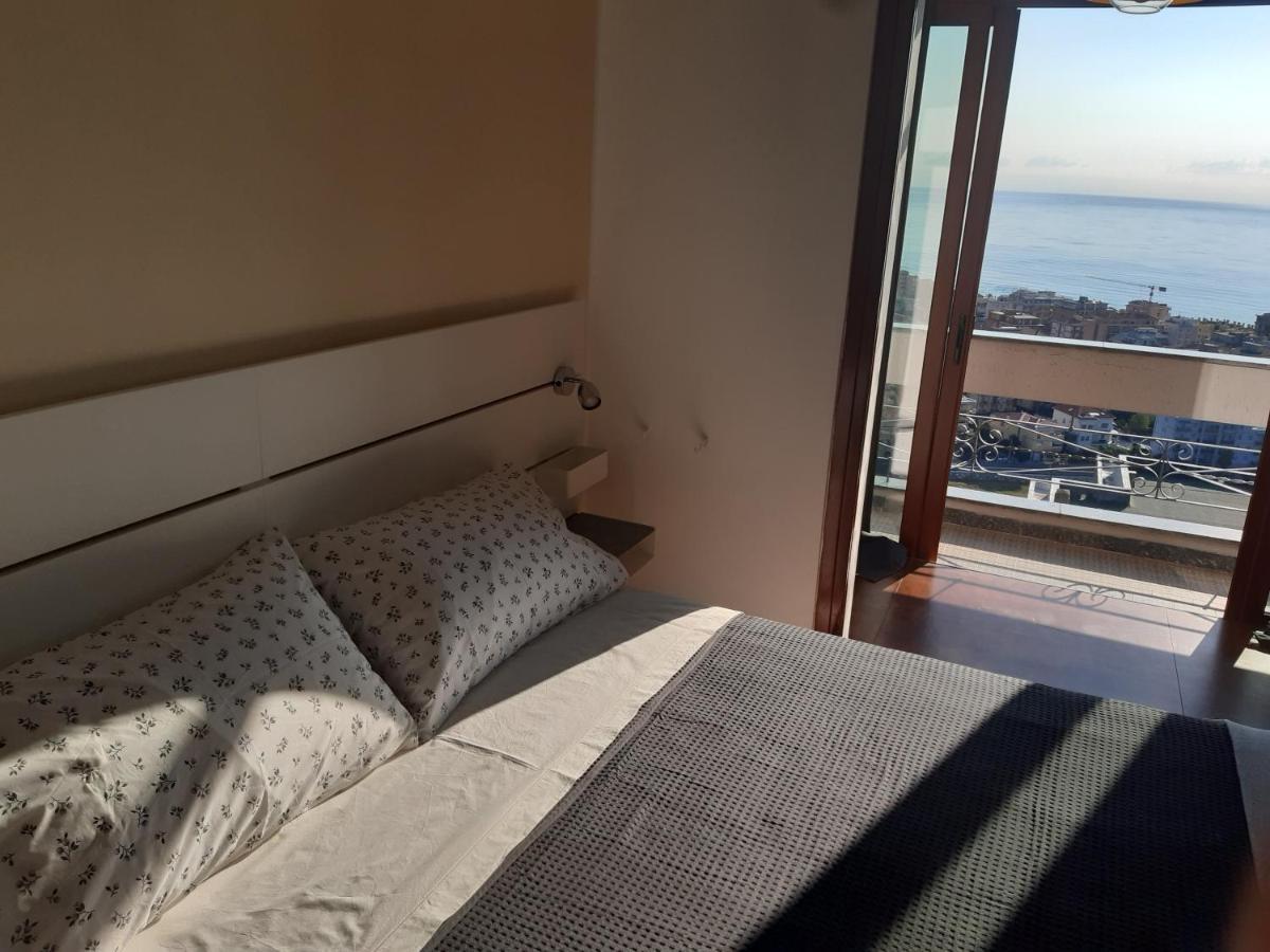 Bressa De Ma Affittacamere, Room & Breakfast Пьетра-Лигуре Экстерьер фото